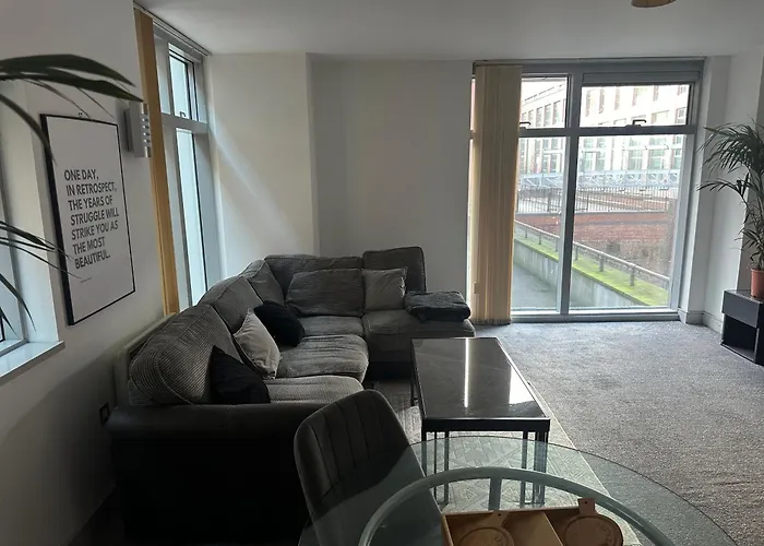 Two Bedroom In The Heart Of The City